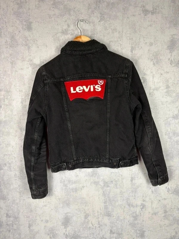 🌸 Black Levis logo embroidered back winter denim jacket Size 38/M 🌸 – photo 2